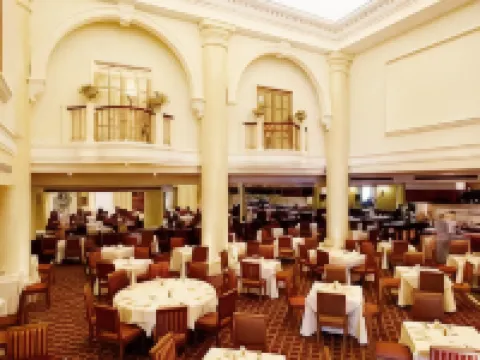 サフィ ロイヤル ラグジュアリー セントロ モンテレーのホテル