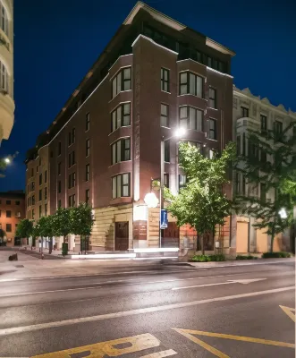 格拉納達五感套房飯店