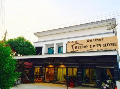 Retro Twin Home @Maesot Hotels in 