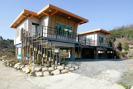 Yangyang Budtree Pension Отели рядом с достопримечательностью «Uisangdae Pavilion»