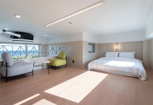 럭셔리 숙소와 가성비 숙소 비교