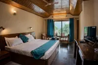 Hotel Falcon Crest Hotels near Jaypee University of Information Technology
