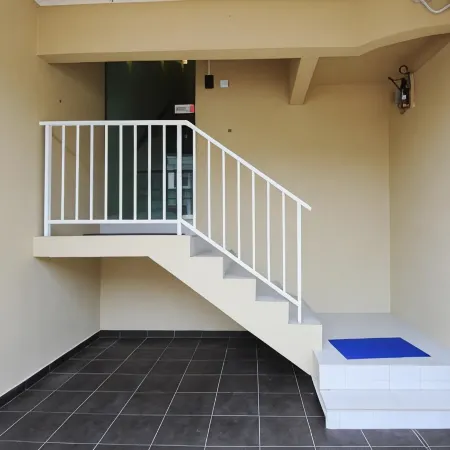 The One Vacation Home, Malacc