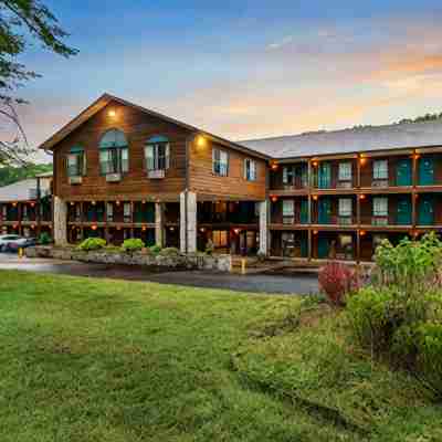 The Ozarker Lodge Hotel Exterior
