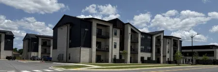 Bentonville Fall Retreat • Trails, Festivals & Luxury Comfort