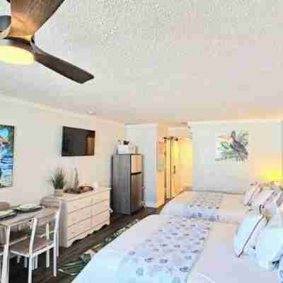 Sandy Toes! A bright and vibrant studio condo in Daytona Beach FL Unit 418! Rooms
