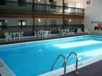 Up North Hotel Formerly Voyager Inn - مسبح