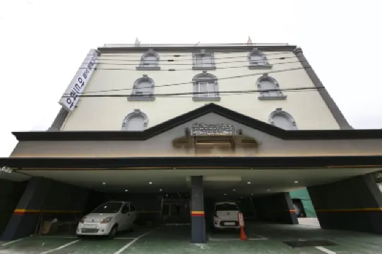 Gwangju Shinandong Ecclim Hotel Adria Branch 青春發散村子附近的飯店