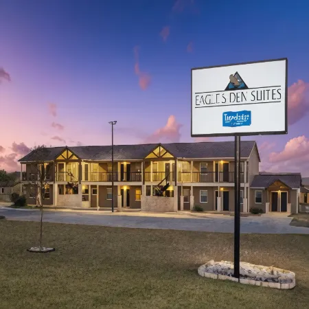 Eagle's Den Suites Cotulla a Travelodge by Wyndham