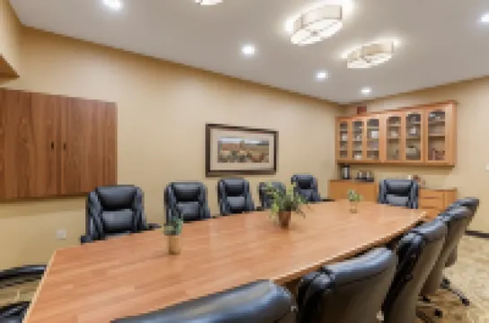 เบสท์เวสเทิร์นพลัส สวิสชาเล่ต์ โฮเทลแอนด์สวีทส์