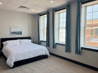 Newly Renovated 2-bedroom apartment in charming Dyersville, IA Hôtels à : 