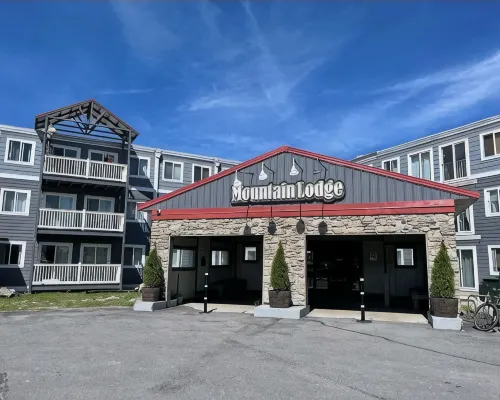 ML 304 2-bedroom, 2-bath, Ski In/Ski-Out Condo Sleeps 8 エドレーのホテル