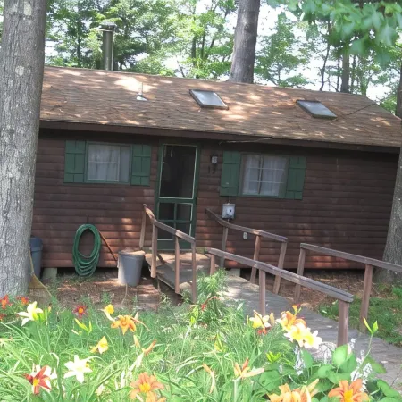 Private and Cozy Cottage, Excellent Fishing And Swimming; Sleeps 6.