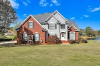 Lakefront Home for Families & Groups – Private Pool, BBQ, Kayaks, Fishing - 4 stjerner