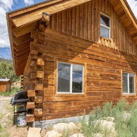 Cozy 2-bedroom cabin in a lovely slice of heaven in Hesperus off Cherry Creek Rd
