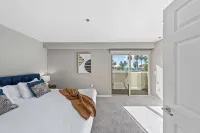 Beryl Breeze Rooftop Pool Ocean View Cozy 2BR 1 Block to Beach - キッチン