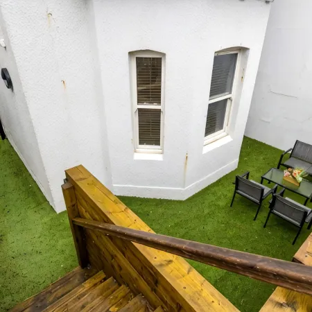 Coastal 1-Bed Apt w/ Free Gym, Parking & Garden
