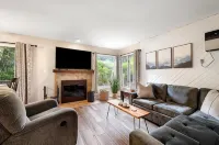 Wintergreen Ski Retreat, Cozy Condo Near Slopes & Devils Knob Golf