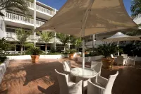 Ramada By Wyndham Cairns City Centre - Pools