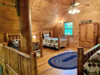 Peaceful, Secluded Cabin near Beaver Lake