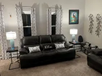 Charming 3-bedroom house in pleasant Monroe with WiFi, and A/C - Homestays