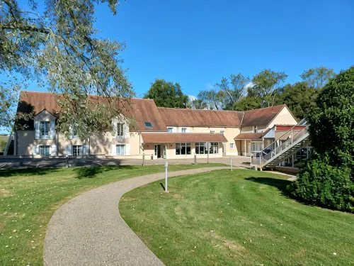 Logis Hôtel Restaurant le Moulin de la Coudre - Parkering