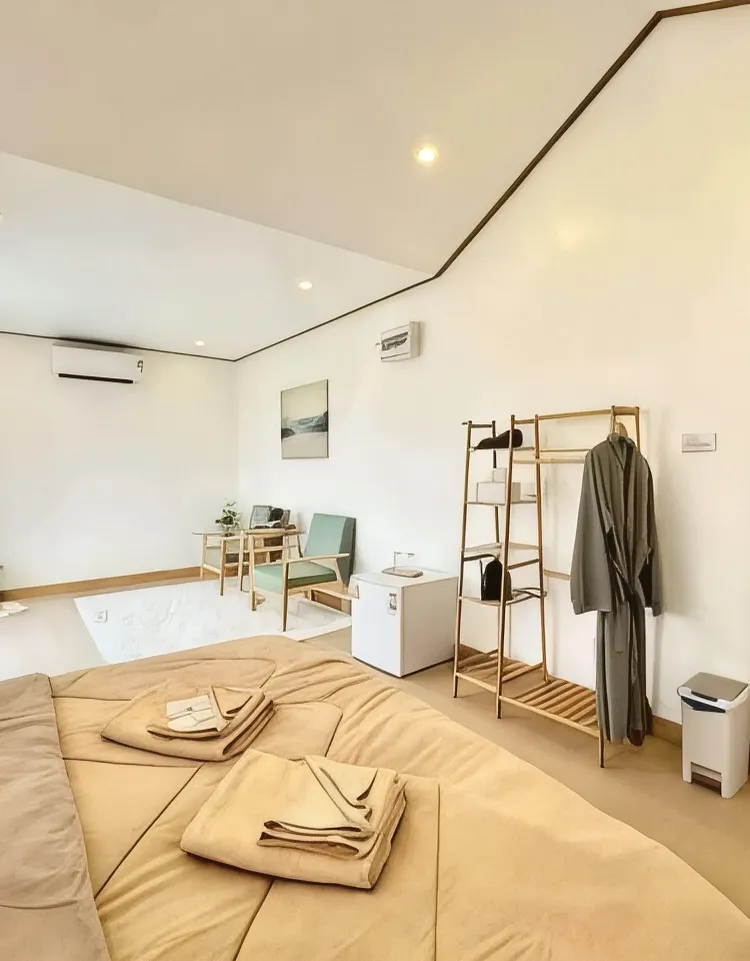ห้องเตียงใหญ่ 1 เตียง วิวภูเขา