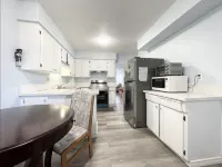 Hanna house - Queen room with private full bathroom and free shuttle