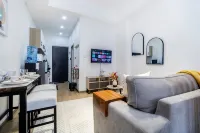 Executive studio suite,heated pool,king bed. - Bãi đậu xe