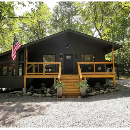 Saturdays Cabin, Hot Tub, Hammock, Gas Firepit