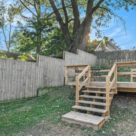 MSU Area, 65 Inch TV, Elevated Deck, Pets Welcome, Full Kitchen,  TV in Bedroom.