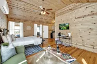 Mesquite Cabin with Hot Tub & Hill Country Views - Bintang 4