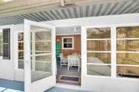 Newly remodeled house, 5 minutes from Indian River and 20 minutes from the ocean