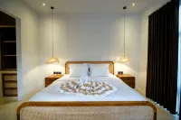 3 Bed Villa in Kuta w/ Day Bed Pool Fast Wi-Fi