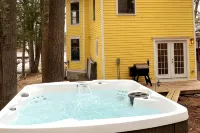Victorian Lake Oasis | Hot Tub | 30 min to skiing -  case vacanza in affitto