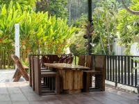 Tropical Oasis Aoyon Beach House Hotels near Makham Bay