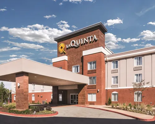 Holiday Inn Express & Suites MILLEDGEVILLE by IHG Ξενοδοχεία στην πόλη Baldwin County