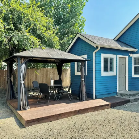 Charming 2-bedroom house in Albany with AC, WiFi