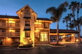 Ramada by Wyndham Costa Mesa/Newport Beach