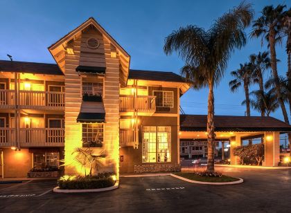 Ramada by Wyndham Costa Mesa/Newport Beach