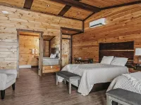 Golf, Outdoor Bar, Restaurant - The Timber Cabin Hotele w: Otisco