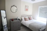 Stunning city centre 3 bedroom house - Queens Quarter Belfast - Bungalows