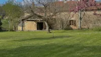 Maison Pierre Avec Piscine Privée - Homestays