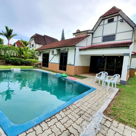 Melaka Afamosa Villa with Private Pool for 10 pax D'Faro 789 by BeeStay Hotels in Pegoh