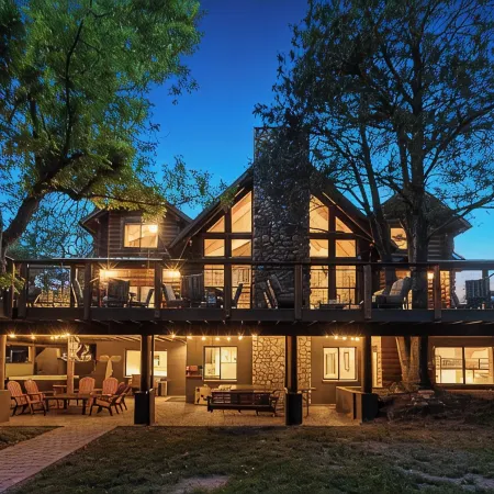 Luxury Verde River Lodge w/ Hot Tub, Pizza Oven, Game Room, Bar & Fire Pit
