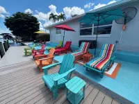 50’ of Dock for your boats. Hot tub, Boatlift, walk 2 restaurants Xtra parking. Hotels in Matlacha