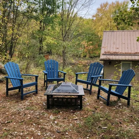 Spacious 5 Bedroom Cabin Riverfront/Black Lake Access