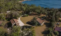 Perfect Lakefront Getaway on clear deep private lake 20 min from Gainesville - 3-Star