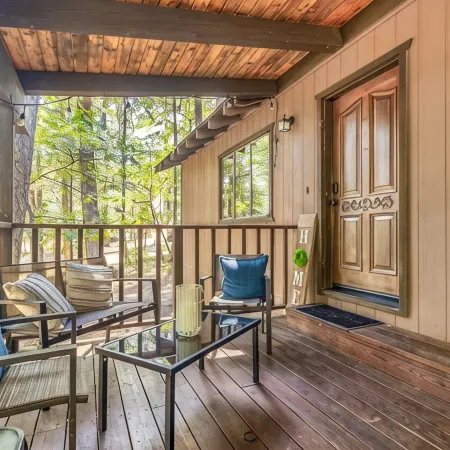 Country Lake Retreat. Special Rate. Book Now.