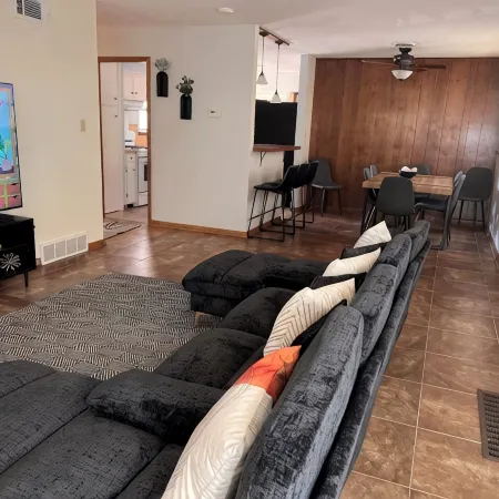 Entire home, walking distance to OU